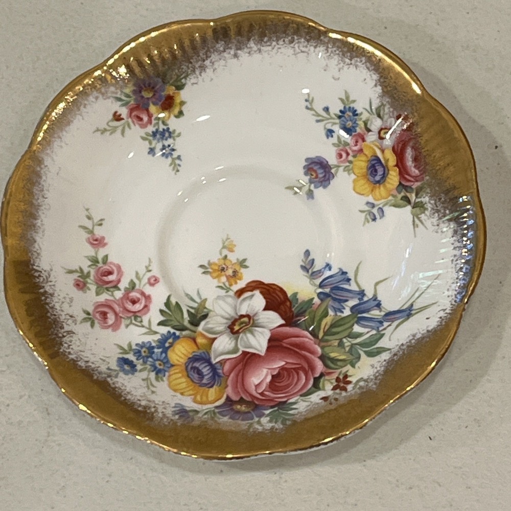 Vintage royal albert gold crest bone China England cabbage rose tea cup Saucer - Picture 3 of 11